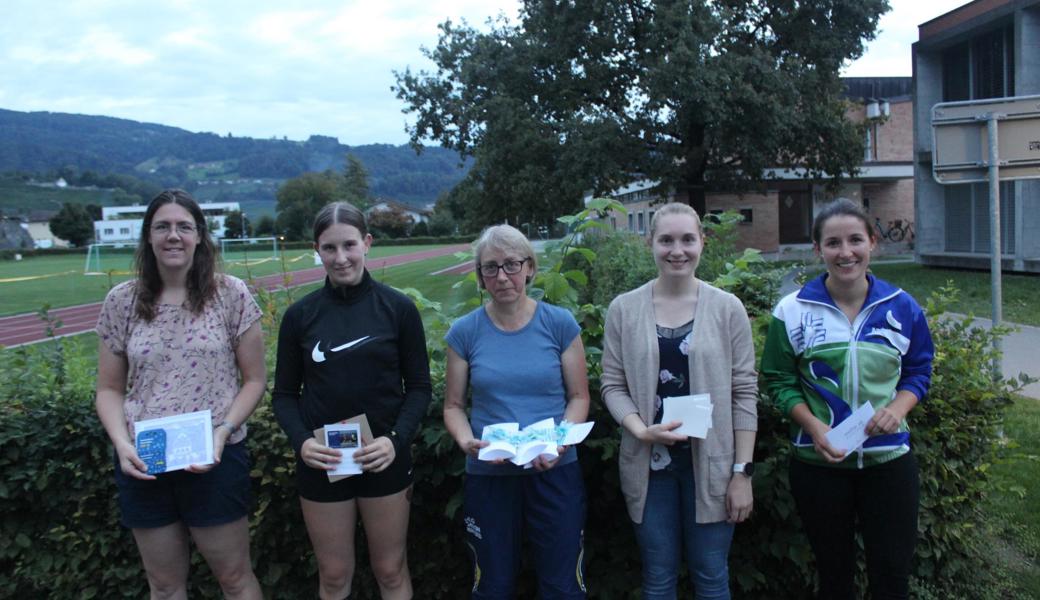 Bei den Frauen schafften es Anja Scherrer aus Rheineck (2.v.l.) und Andrea Zünd aus Altstätten in die Top Fünf.