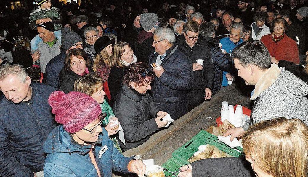 Bevor die Fastenzeit beginnt, lädt die Stadt Altstätten das Publikum zum Abschluss der Fasnacht zu Punsch und Berliner ein.