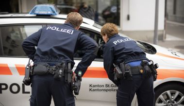 Fachkräftemangel bei der Polizei St. Gallen: Überstunden und Unterbesetzung belasten Korps