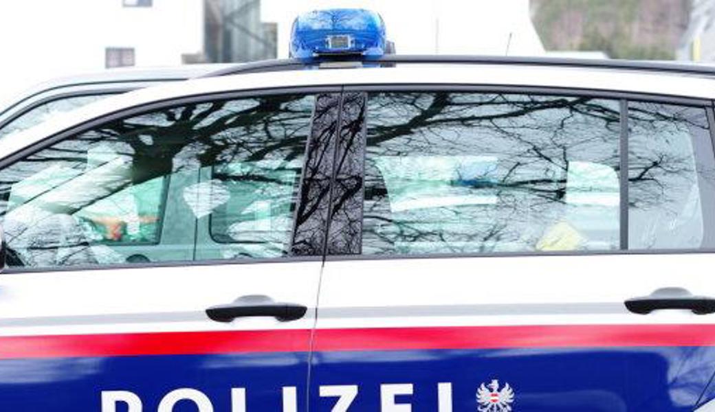 Polizeigrosseinsatz in Bregenz: Ein Mann hat eine Frau erschossen.