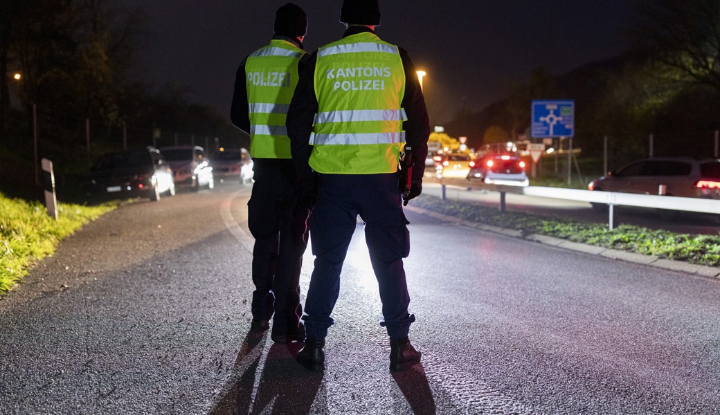 Ein 17-jähriger Motorradfahrer ignorierte die Haltezeichen einer Polizeipatrouille