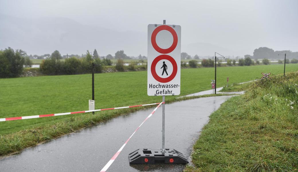 Hochwassergefahr: Die Wege ins Vorland mussten gesperrt werden