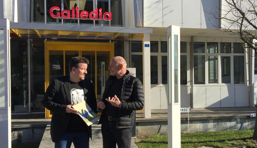 Carsten Zeiske (li.), Inhaber Foxcom, mit Heinz Duppenthaler, Verlagsleiter Galledia Regionalmedien AG. 