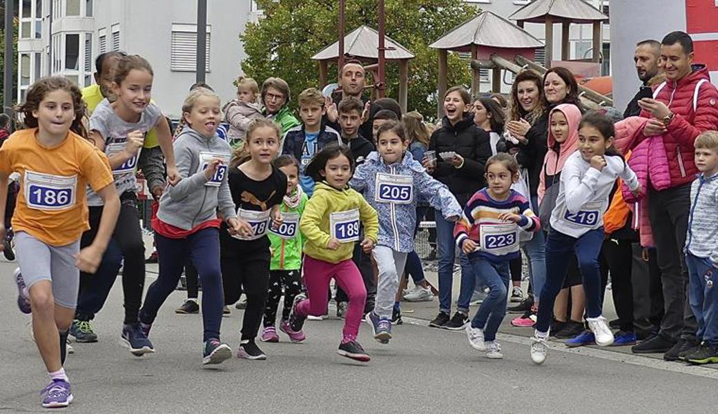 Die Mädchen der Jahrgänge 2010 und jünger starten hier über die 400 Meter 