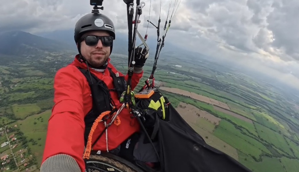 Nach schwerem Unfall: Wolfhäldler ist Weltmeister im Rollstuhl-Gleitschirmfliegen