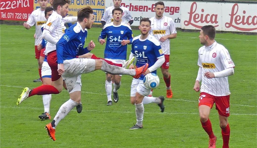 Die Amriswiler waren in Ballnähe meist in der Überzahl, wie hier gegen (v. l.) Daniel Lässer, Noah Thönig und Stefan Lukic.