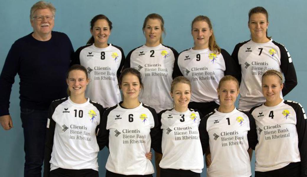 Schlagkräftige Mannschaft: (oben v. l.) Trainer Toni Lässer, Katrin Lüchinger, Svenja Wrede, Lena Wahl, Tanja Bognar, (unten v. l.) Sarina Mattle, Eva Tüscher, Eva Lässer, Mirjam Schlattinger und Jamie Bucher. 