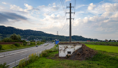 Gefährliche Altlasten: Warum alte Bunker die Dammbauten im Rheintal behindern