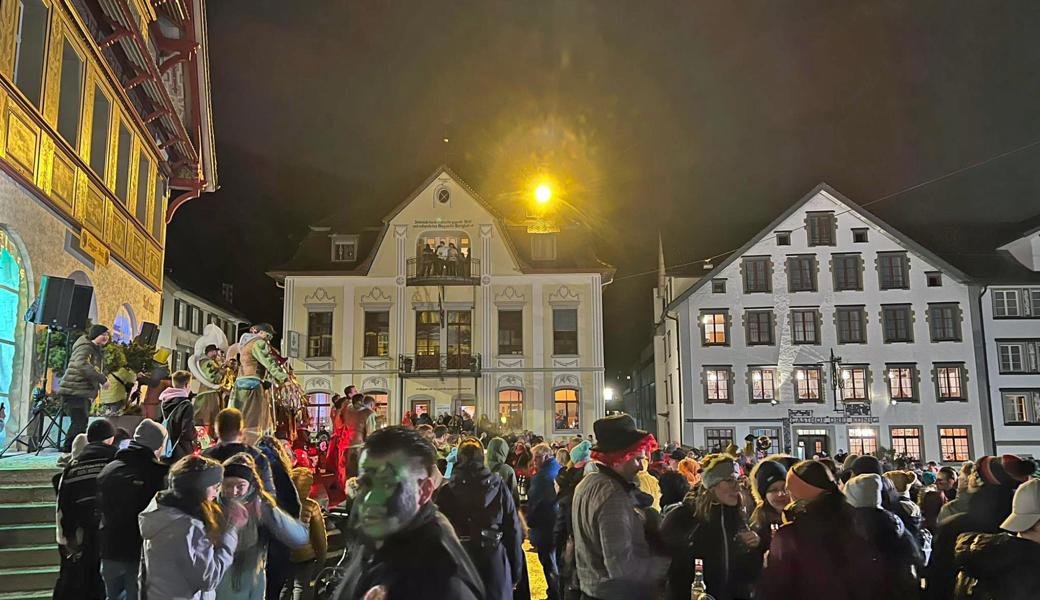 Viel Publikum fand sich am Freitagabend zum «Mönsterli» auf dem Rathausplatz ein. 