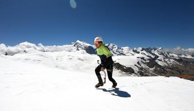 Junger Alpinist in dünner Luft