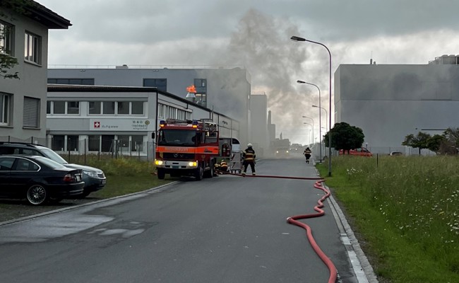 Am Mittag brannte eine Lagerhalle im Industriegebiet Letzau