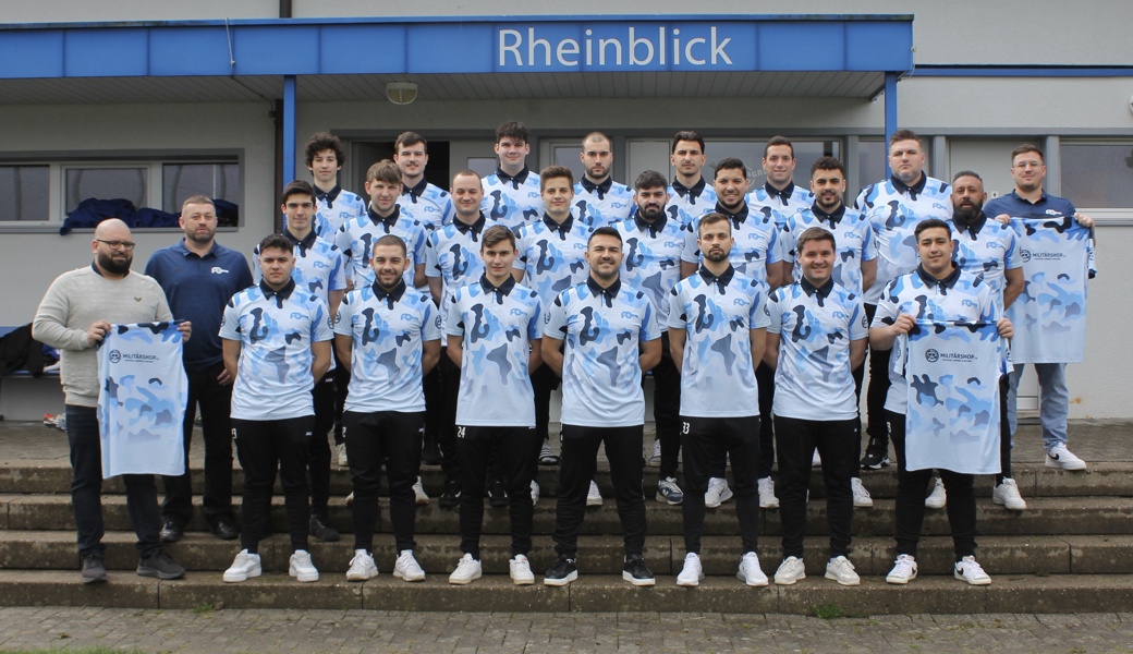 1. Mannschaft des FC Rüthi mit Michael Schneider (1.v.l.)