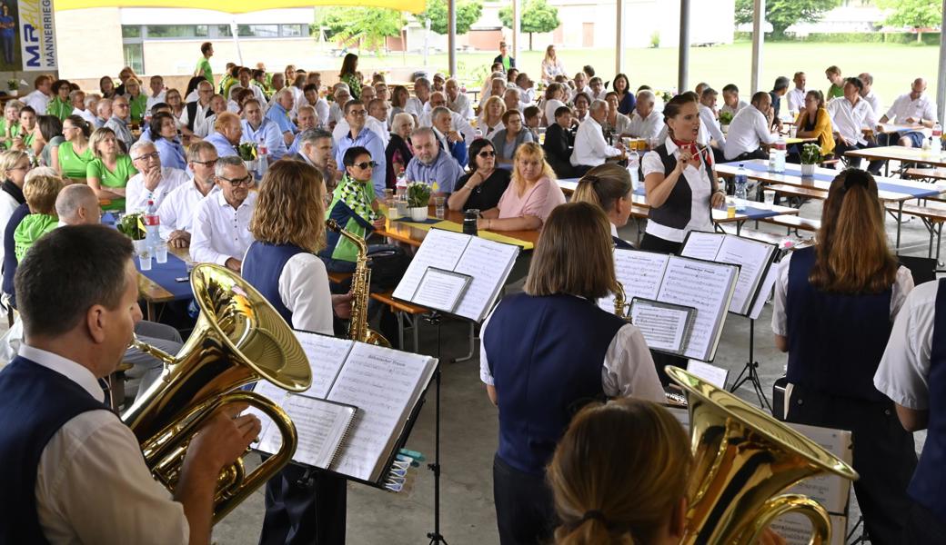 Der Musikverein Konkordia Au präsentiert den Männerriege-Au-Marsch, komponiert von Mario Bürki.