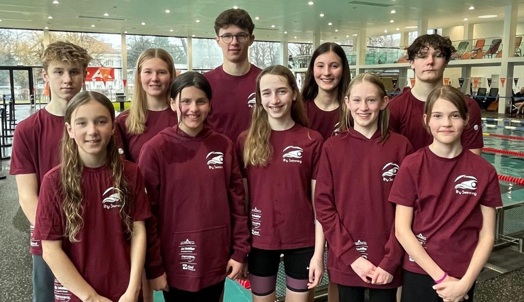 Neun Medaillen und 29 neue Bestzeiten für Rhy Swimming