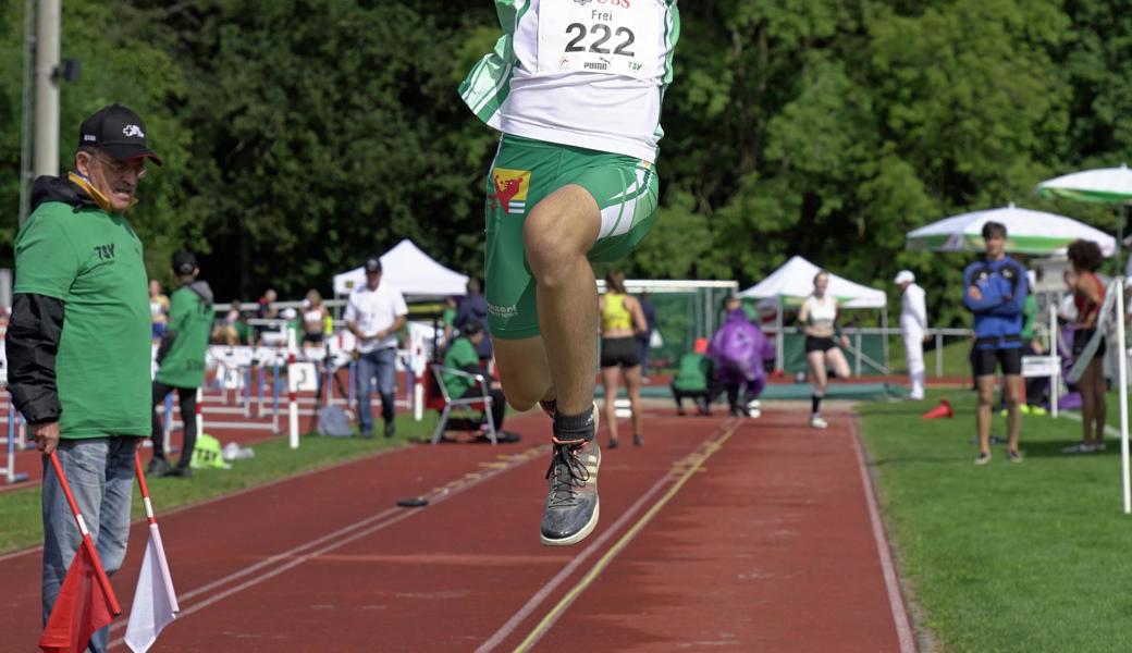 Ramon Frei gewinnt in der U16 im Weitsprung Silber.