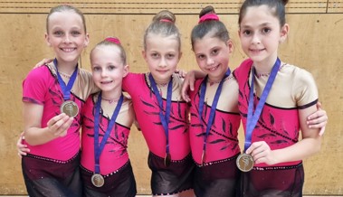 Gymnastinnen holen zum Saisonende eine Gruppenmedaille Gymnastinnen holen zum Saisonende eine Gruppenmedaille