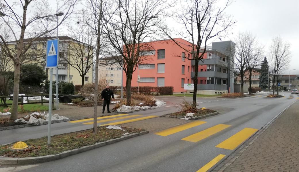 Viele Eltern im Quartier plagt ein unsicheres Gefühl, wenn ihre Kinder an der Kreuzung Unterdorfstrasse – Ländernachstrasse über den Fussgängerstreifen gehen müssen. 