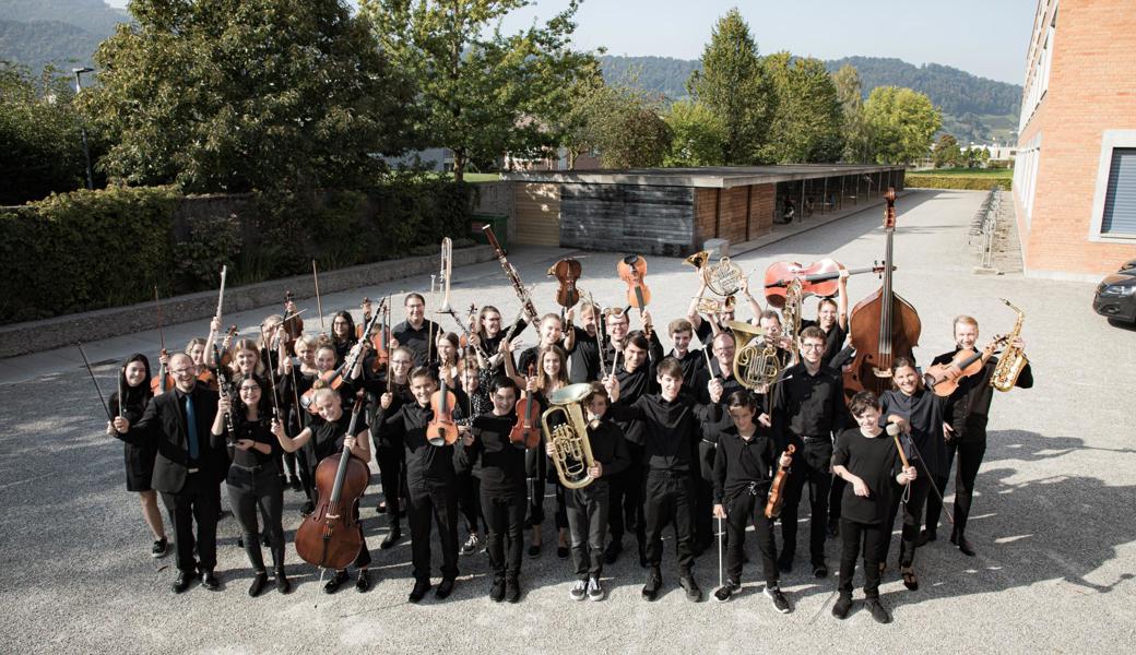 Das coronabedingt verschobene Sommerabendkonzert wurde zum Herbstkonzert und damit zu einem beeindruckenden Leistungsausweis des Streichernachwuchses und des Jugendsymphonieorchesters von Musik im Zentrum – Musikschule Mittelrheintal.  