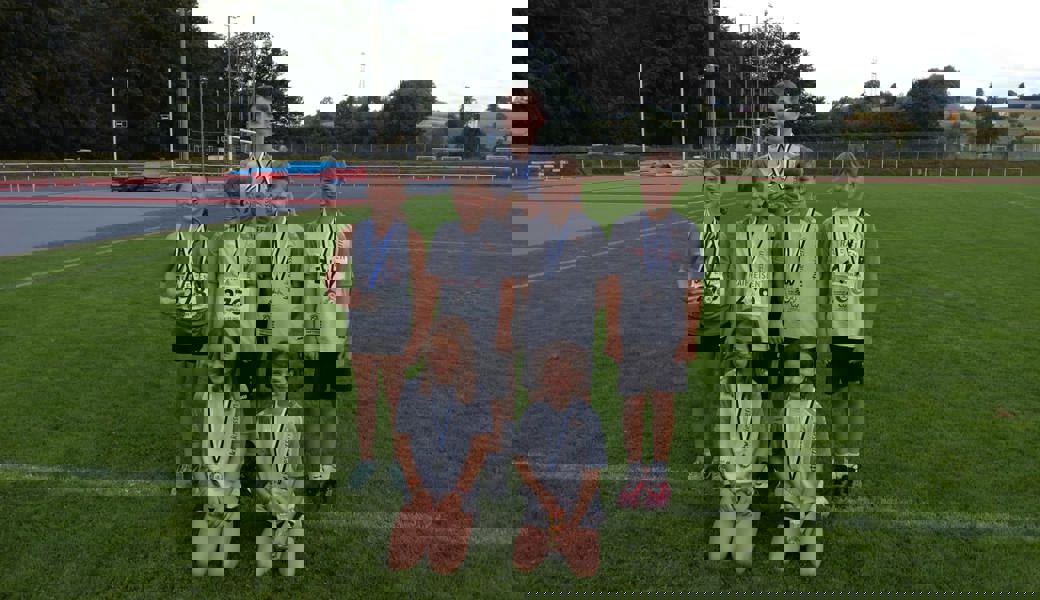 Sportler*innen des KTV Kriessern in Düdingen am Jugifinal.