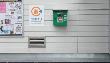 An bester Lage: Zwei Defibrillatoren in der Öffentlichkeit installiert