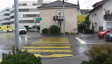 Bei Rot über die Strasse - Bub von Auto angefahren