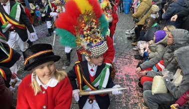 Farbenprächtiger Altstätter Fasnachtsumzug mit originellen Sujets und Wagen