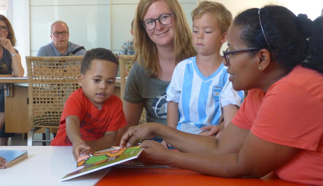 Für die Kinder gab es vieles auszuprobieren, wie hier das Geschicklichkeitsspiel. 