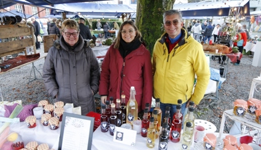 Eingestimmt auf den Advent mit Glühwein und Kerzenziehen