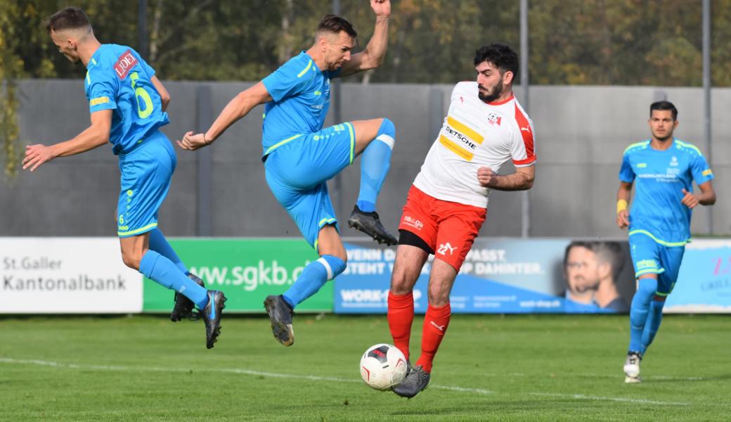 Hohe Stil-, aber nur mässige Spielnoten: Bozo Jevic (2.v.l.) und St. Margrethen konnten nach drei Niederlagen aber wieder gewinnen, während Fisnik Berisha und Montlingen auf dem Verliererweg bleiben. 