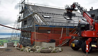 Halbzeit auf der Baustelle der grössten Liegenschaft im Dorf Halbzeit auf der Baustelle der grössten Liegenschaft im Dorf