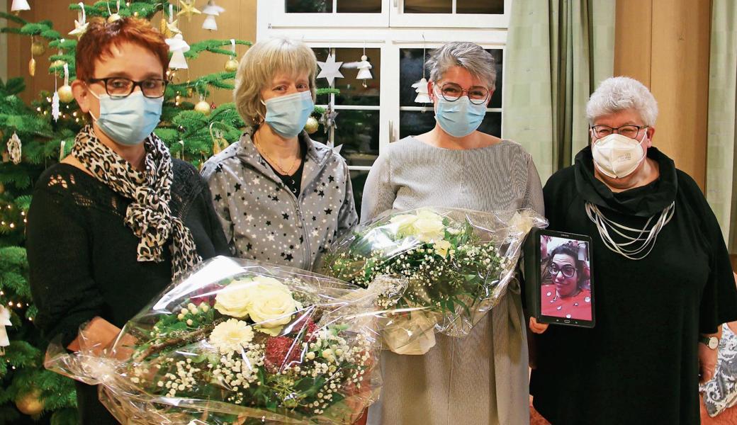 Claudia Göldi (v.l.), Marlies Bernegger, Judith Ruppaner, Cornelia Furler und Isabelle Köster (auf Tablet.) 