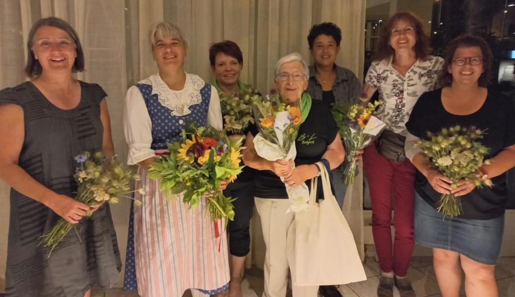 An der HV (v. l.): Beisitzerin Regina Eschenmoser, Präsidentin Hildegard Kehl, Beisitzerin Sandra Frey, Alice Oehler (geehrt), Sarah Amstutz (neu), Aktuarin Regula Benz und Kassierin Daniela Forster.