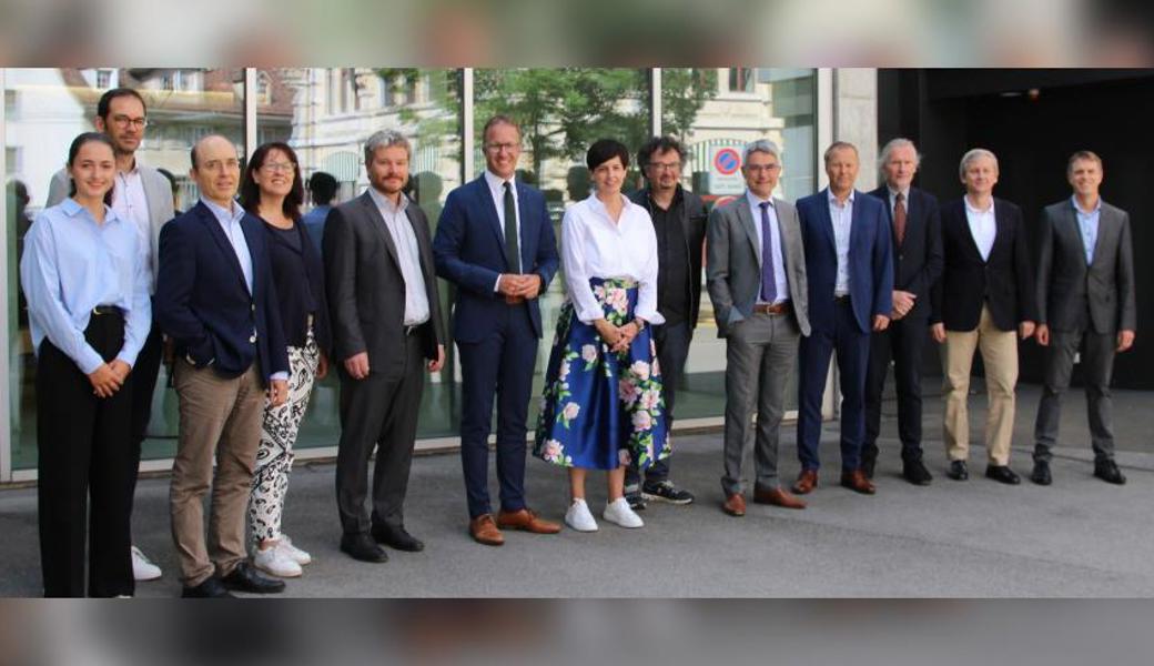 Die Internationale Regierungskommission Alpenrhein liess sich in St.Gallen über den Stand der Projekte am Rhein informieren.