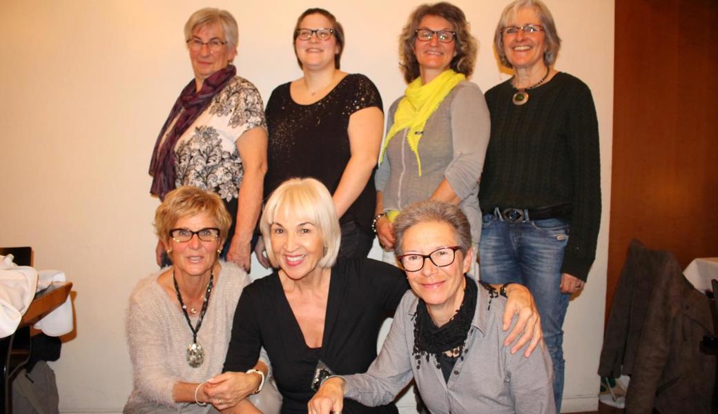 Neue Mitglieder an der HV: (obere Reihe) Vreni Keller, Fiona Tobler, Doris Sieber, Monika Bont; untere Reihe: Charlotte Egger, Ingrid Rüst, Bea Grünig. Es fehlen: Babett Lehmann und Gaby Köppel.