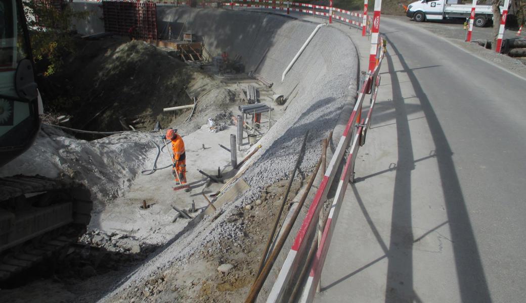 Der Verkehr im Bereich Spitzbach wird einspurig geführt.