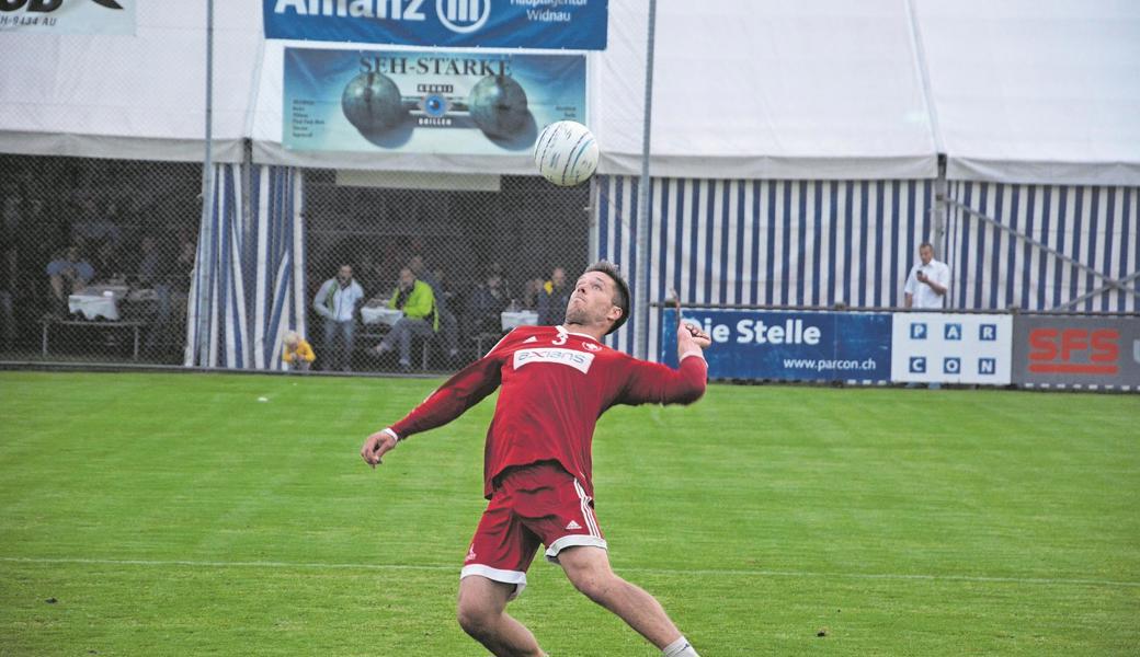 Der frühere Diepoldsauer Raphael Schlattinger, der inzwischen in Deutschland spielt, strebt mit dem Schweizer Nationalteam einen Sieg gegen Österreich an. 