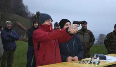 Die schnelle Sau und die ungewohnte Waffe bereitete vielen Offizieren Mühe