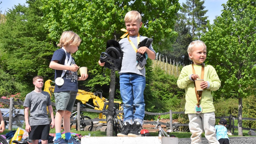 Cooler «Snake Run» - Schlange fahren auf dem Bernecker Pumptrack bei der Saisoneröffnung