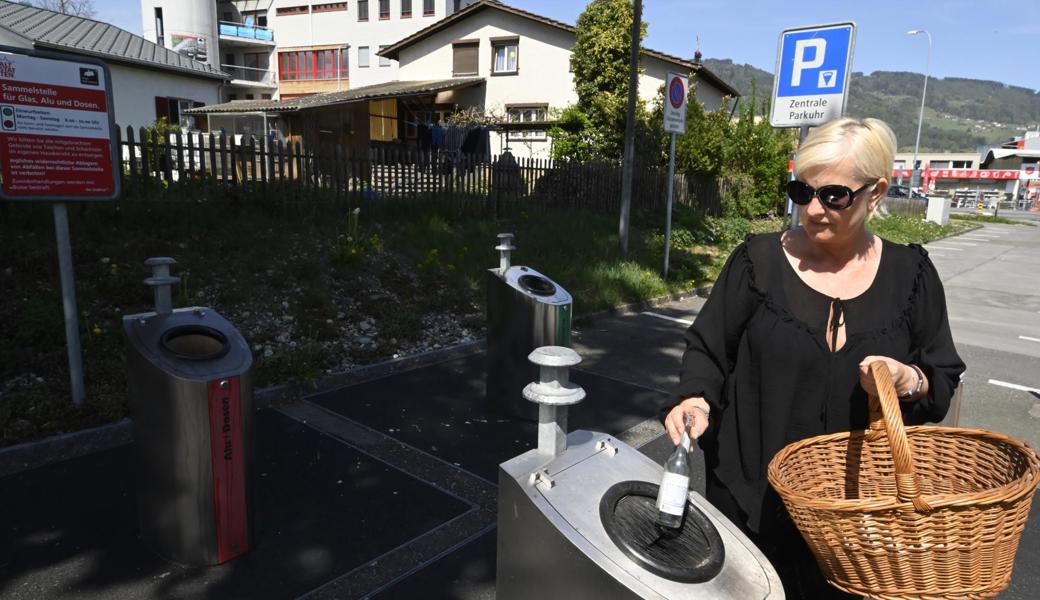 Unterflurcontainer für Altglas und Büchsen beim Bahnhof Altstätten. Der Zweckverband Kehrichtverwertung Rheintal will nun in allen Zweckverbandsgemeinden auch solche Unterflurcontainer für Kehricht einrichten. 