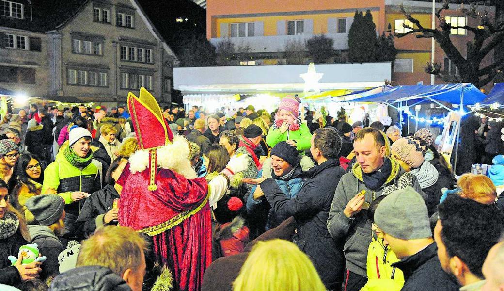 Der Samichlaus wird die Kinder auch heuer wieder am Rebsteiner Weihnachtsmarkt beschenken.