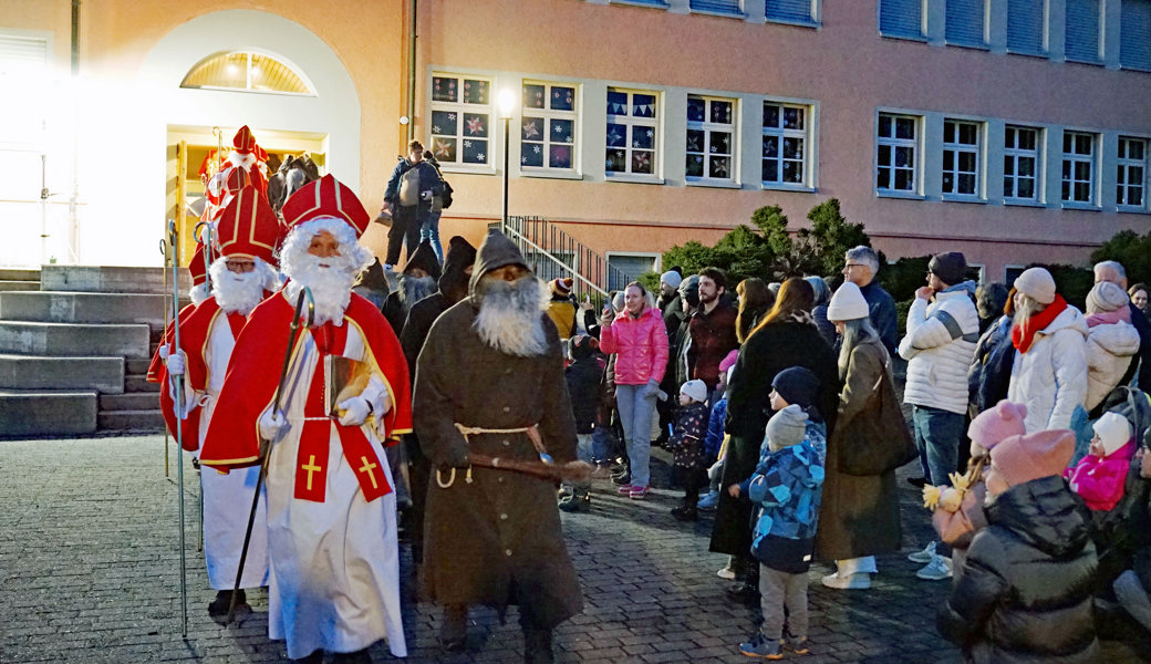 Traditioneller Klausauszug: viel Samichlaus-Zauber in und ums Rütischulhaus