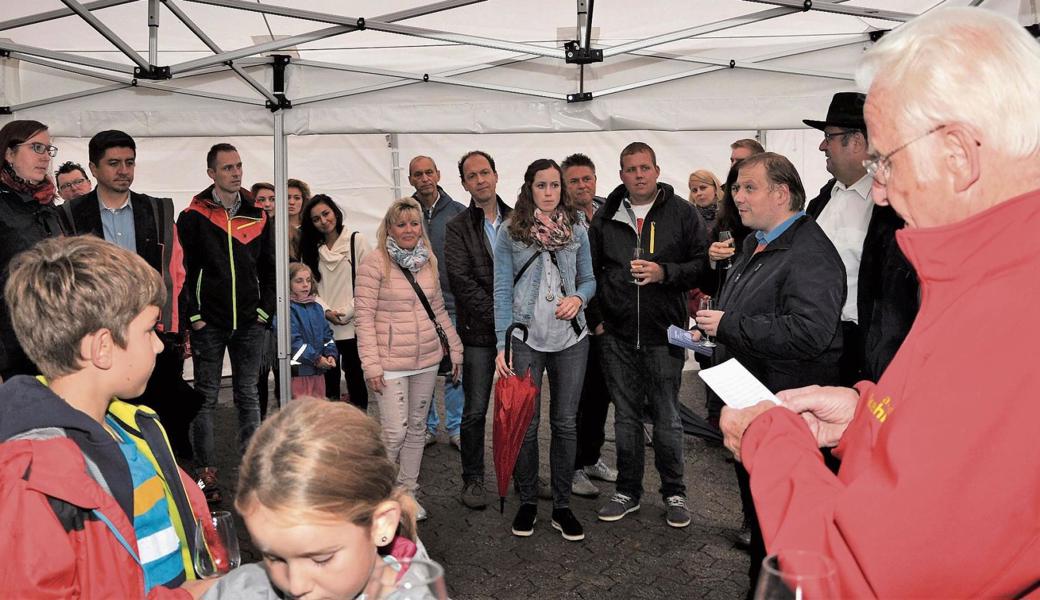 Wolfgang Kessler, Präsident des Verkehrsvereins Altstätten, hiess die rund 60 Zugezogenen im kleinen Festzelt willkommen.