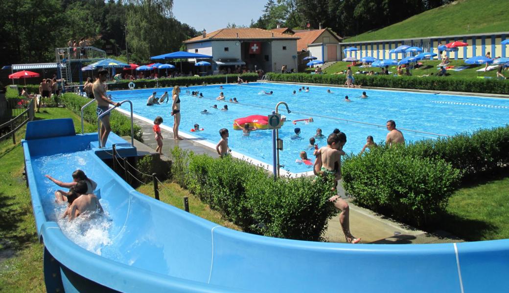 Den Schwimmbadbesuchern soll in Walzenhausen bald mehr Platz zur Verfügung stehen. 