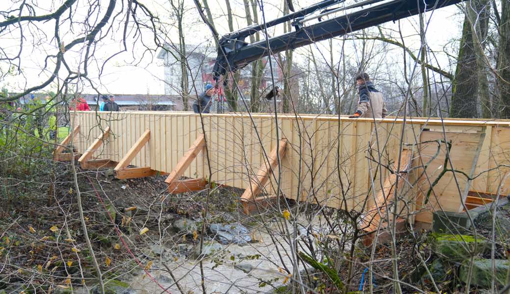 Neue Brücke über den Stadtbach: Sicherer Weg für Bellevue und Jung Rhy