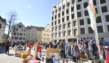 Gebrauchte Schätze feilbieten und nach Raritäten stöbern am Frühlingsflohmarkt Gebrauchte Schätze feilbieten und nach Raritäten stöbern am Frühlingsflohmarkt